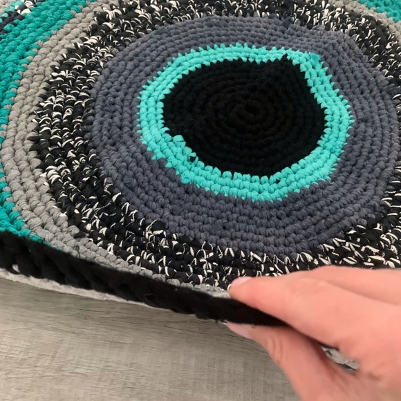 Round Rug. NWOT - Picture 3 of 8